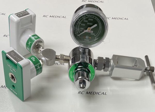 Oxygen Regulator with Dual Chemetron Female Couplers, 50 PSI, Small Cylinder
