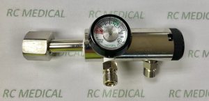 Fixed Flow, 0-25 LPM, Oxygen Regulator&nbsp;(CGA540-Large Cylinder),&nbsp;with Single Auxiliary Valve and DISS Outlet for Flow