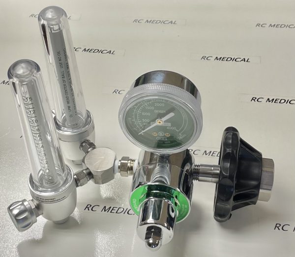 Large Cylinder (CGA540) Oxygen Regulator with (2) 15 LPM Flowmeters and Hand Nut